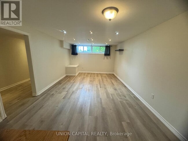 Building Photo - 26 Blackthorne Ave