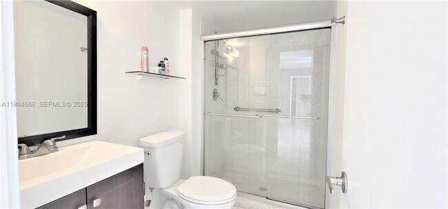 Foto del edificio - 3731 N Country Club Dr