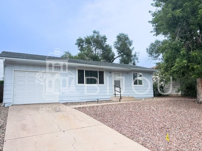 Photo - 2206 E Fountain Blvd House