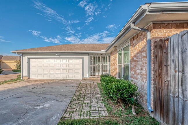 Building Photo - 9514 Oregano Cir