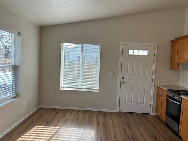 Building Photo - 550 A G St