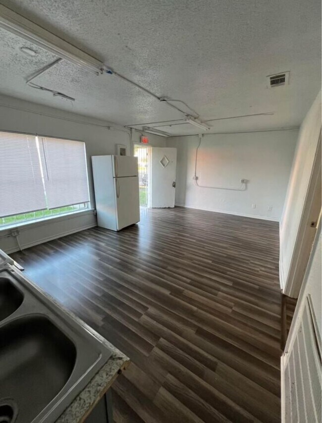 Building Photo - 511 N 2ND