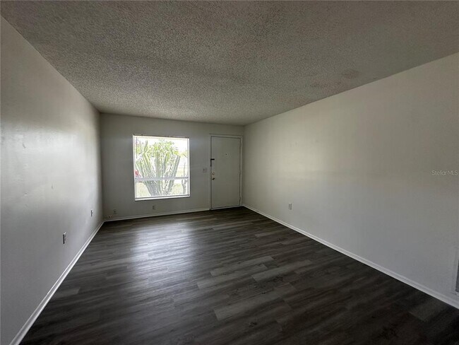 Foto del edificio - 4616 N Goldenrod Rd