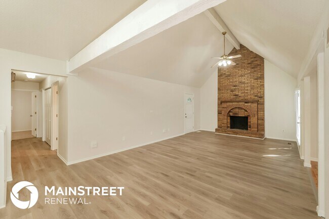 Foto del edificio - 1815 N Lazy Branch Rd