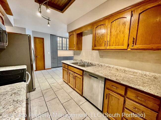 Foto del edificio - 5 br, 3 bath House - 1704 NW 9th St