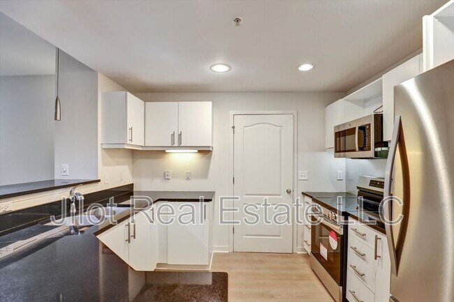 Foto del edificio - 390 17th St NW