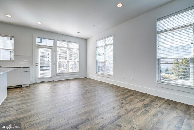 Foto del edificio - 11416 Emerald Park Rd