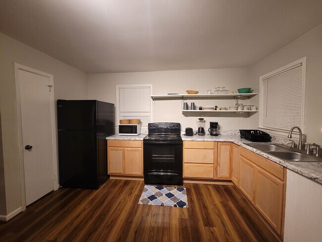 Foto del edificio - 721 High St Duplex
