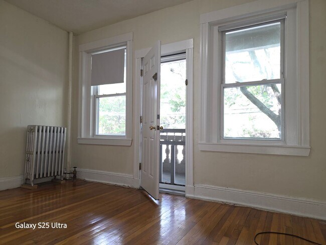 Foto del edificio - No brokers Fee, No Security Deposit, Heat,...