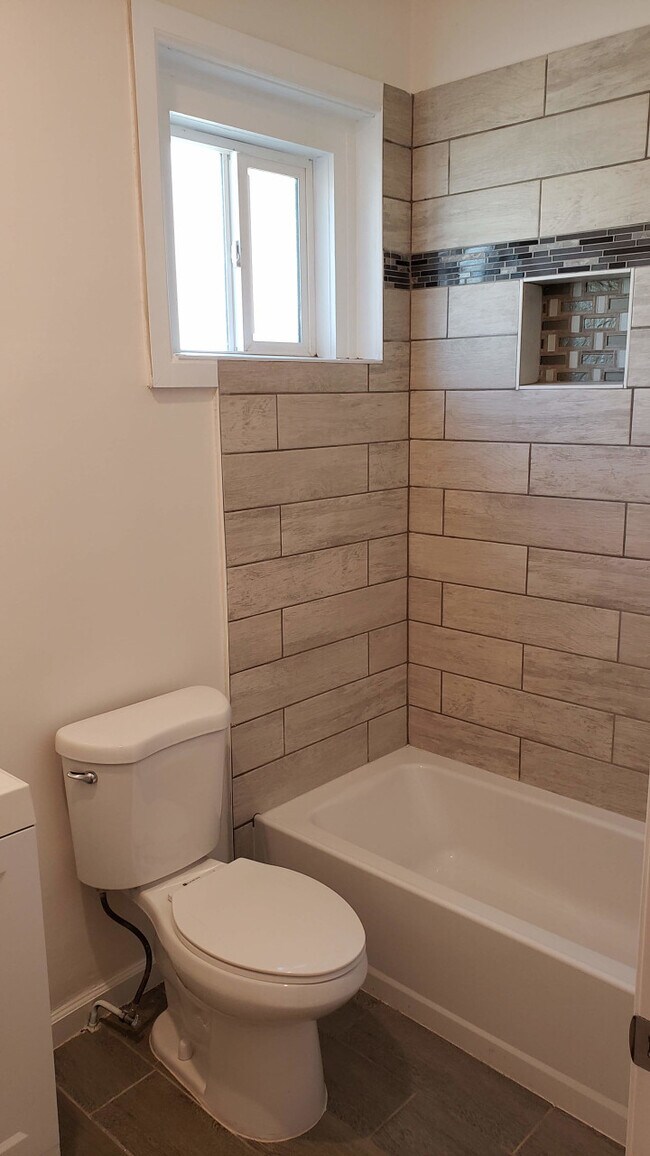 Foto del edificio - 344 W Poplar St