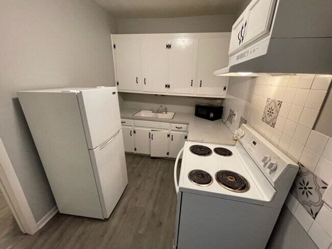 Foto del edificio - Adorable 2 bd 1 ba home . Located in Besse...