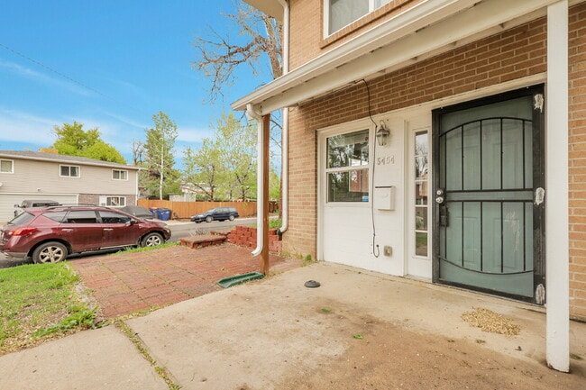 Building Photo - $1,695.95 - 2 Bed, 1 Bath Duplex Unit in Littleton with Fenced in yard, and In Unit Laundry!