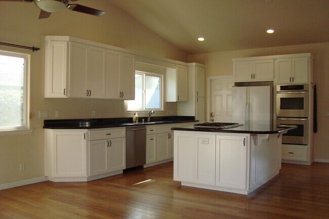Building Photo - 2415 Appley Way