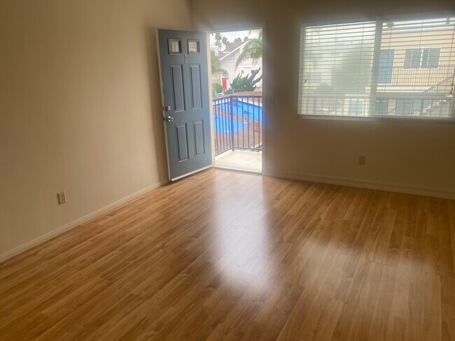 Unidad final en la planta superior - 2622 Vanderbilt Ln