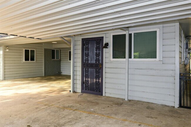 Building Photo - 4406 Granbury Rd