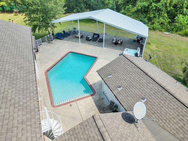 Foto del edificio - 8402 Matthews Ln