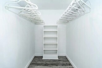 Building Photo - 4400 Memorial Dr