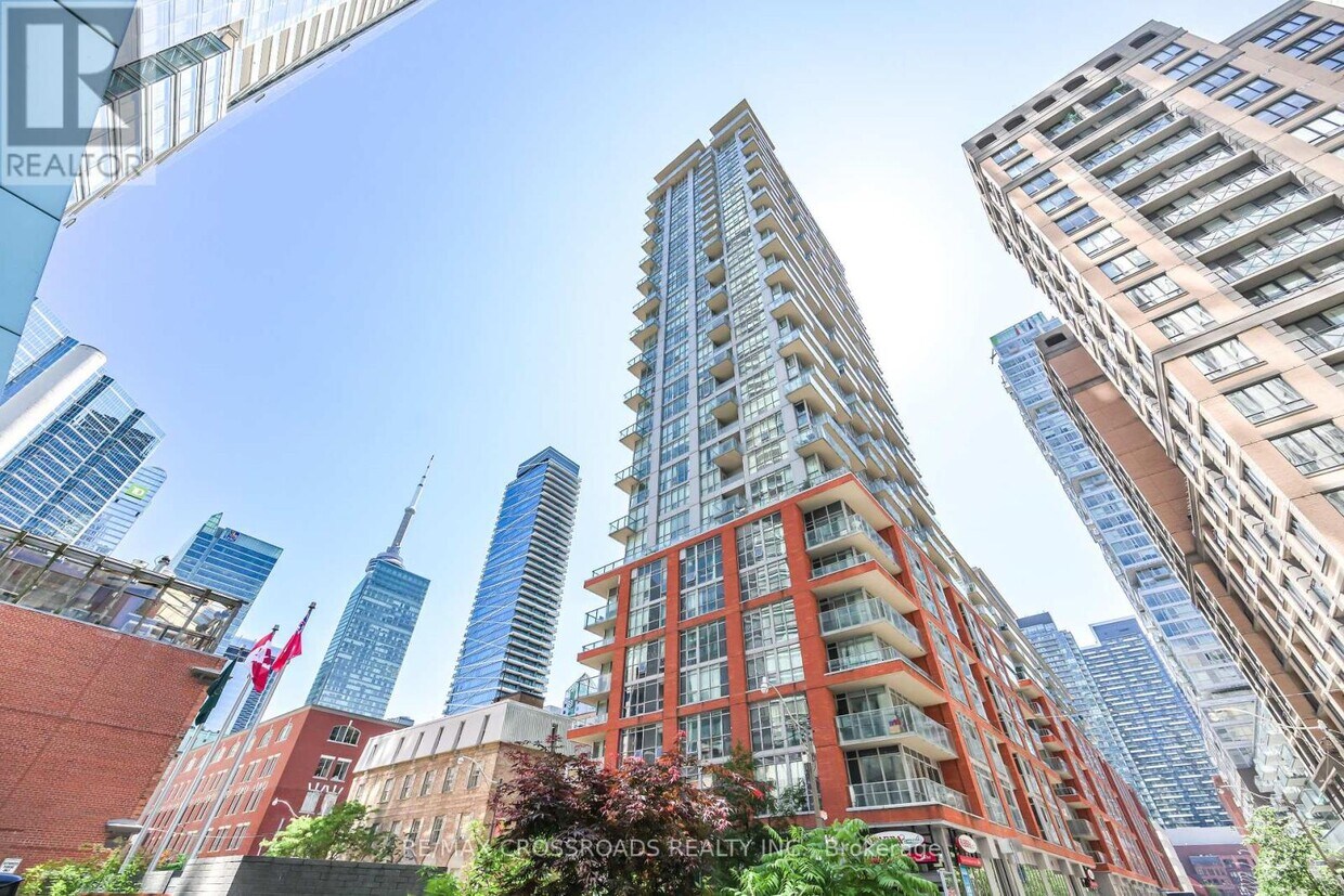 Photo principale - 126-2126 Simcoe St
