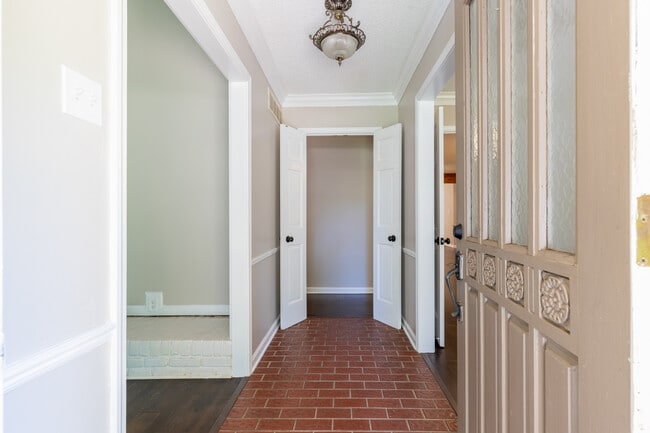 Foto del edificio - 8501 Buckthorn Dr