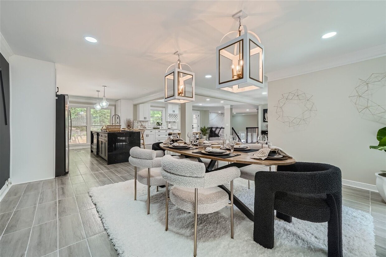 Foto principal - High-End Fully Furnished Luxury Gated French Chateau behind Dunwoody Country Club