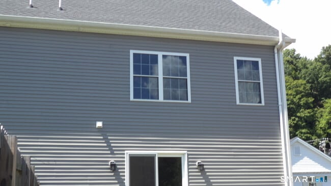 Building Photo - 33 Maple Ave