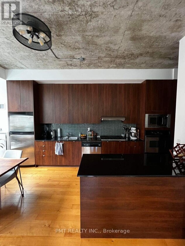 Photo principale - 23-323 Brant St