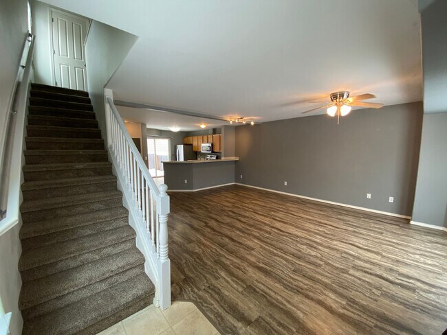 Foto del edificio - A lovely (3) bed, (2) bath end-unit townho...