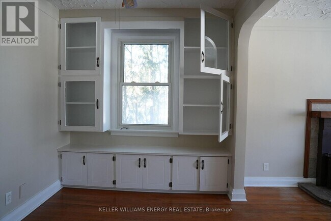 Building Photo - 1062 Hortop St