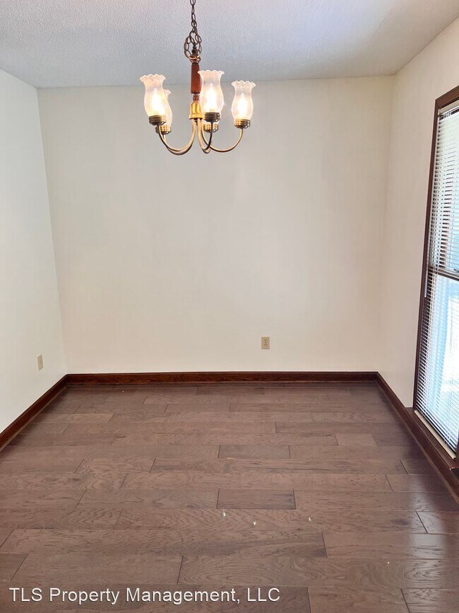 Building Photo - 4 br, 2.5 bath House - 304 Lake Oliver Drive