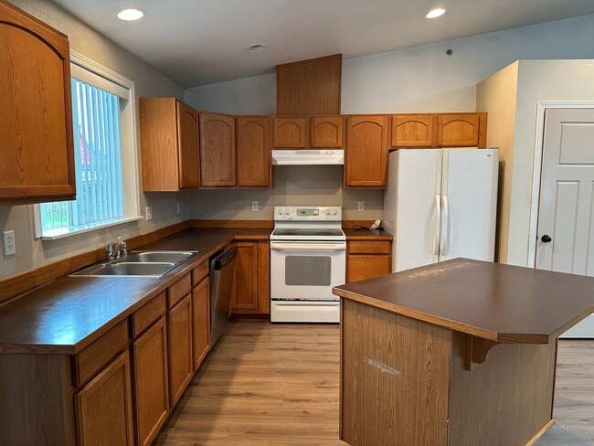 Building Photo - 4284 Sweet Rd