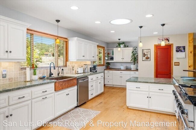 Foto del edificio - 4 br, 3 bath House - 3500 Colima