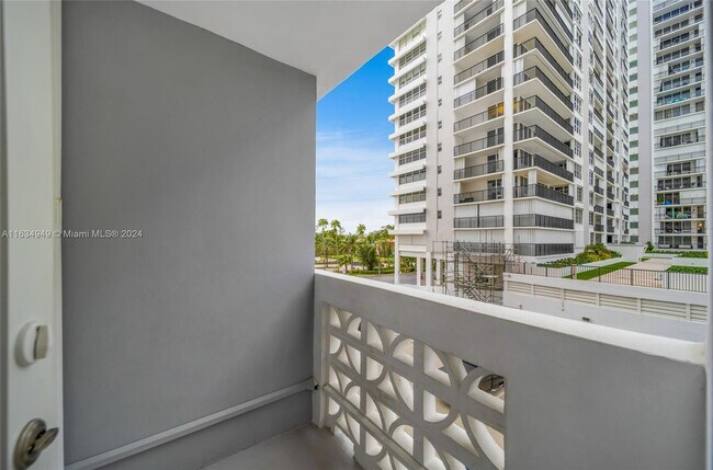 Foto del edificio - 4250 Galt Ocean Dr