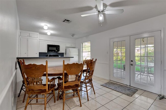 Foto del edificio - 2223 Raspberry Ln