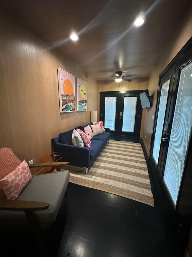 Building Photo - 1004 W Hill St