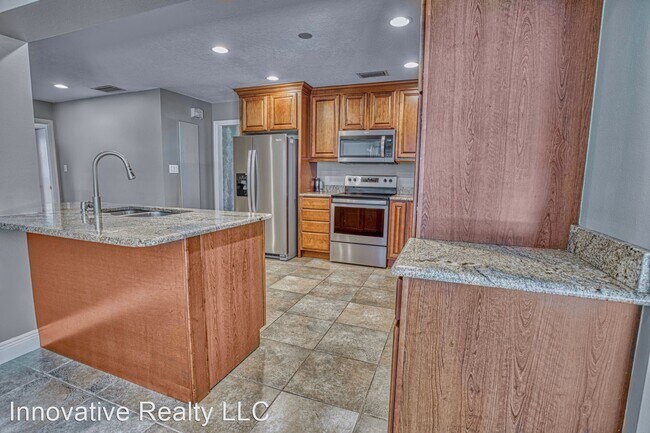 Building Photo - 4 br, 2 bath House - 110 Roosevelt Place