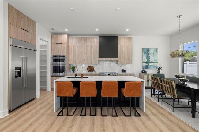 Building Photo - 1017 W Coral St