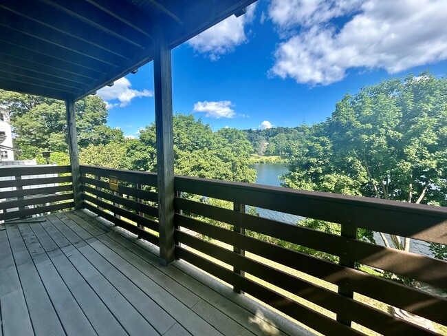 Waterfront View/Deck - 5 Nashua St