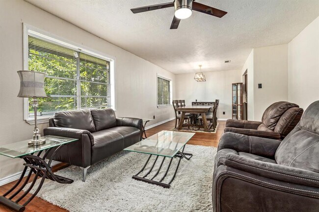 Foto del edificio - 1385 Howell St