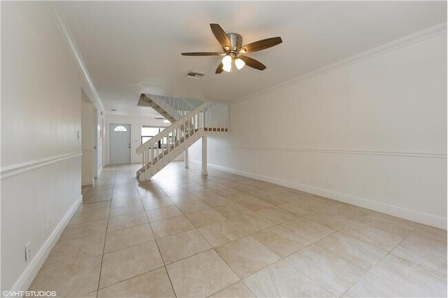 Foto del edificio - 16421 Strawberry Way