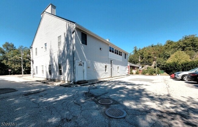 Foto del edificio - 272 US-206