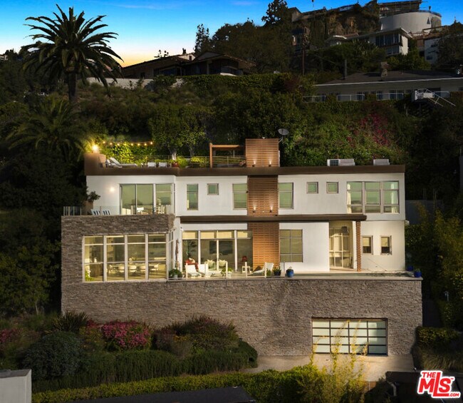 Foto del edificio - 8271 Woodshill Trail