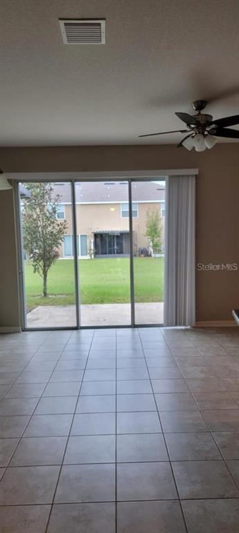 Foto del edificio - 7045 Towne Lake Rd