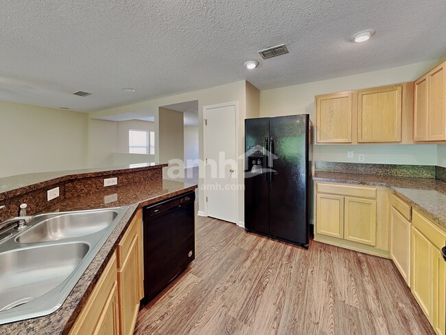 Foto del edificio - 76594 Timbercreek Blvd