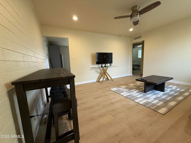 Foto del edificio - 1312 W 5th St