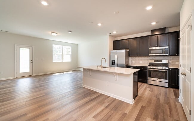Building Photo - Available 12/14/2024! Gorgeous 3br/2.5ba T...