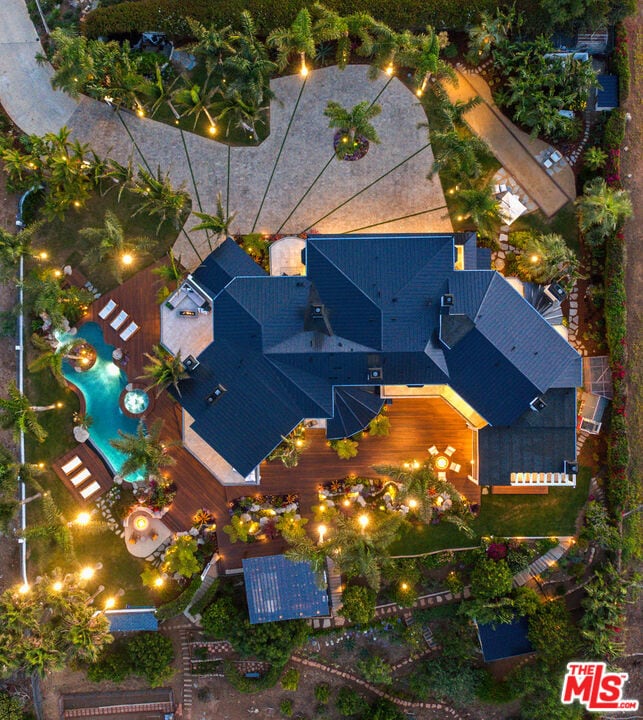 Building Photo - 5868 Zumirez Dr