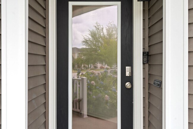 Building Photo - Available now. Beautiful 5 BR/2.5 BA Home in Swygerts Landing!