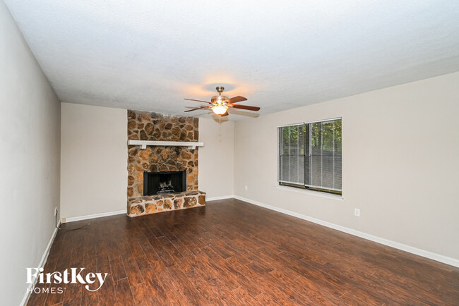 Building Photo - 6668 Windwood Cir