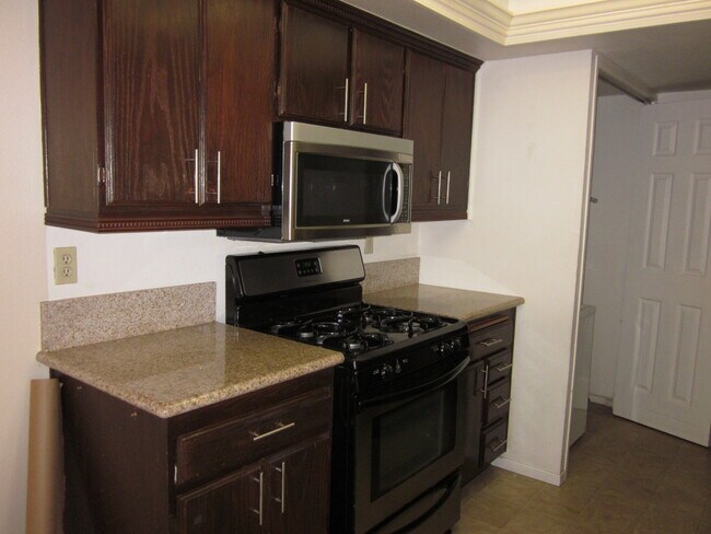 Foto del edificio - TWIN TRAILS - SPACIOUS 3 BD / 2 BA CONDO I...