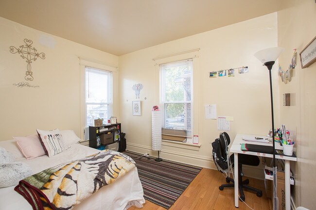Building Photo - 1546 Neil Ave